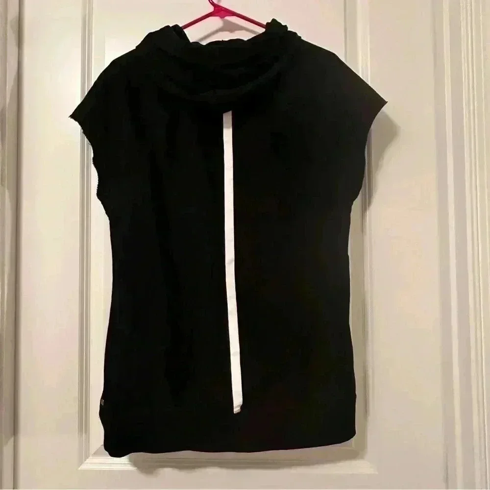 Z by Zella Sleeveless Hoodie White Stripe Horizontal on the Back of Medium Top - Picture 5 of 7